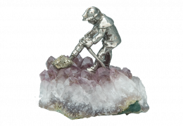 Erzsucher Wismut mit Borhammer auf Amethyst